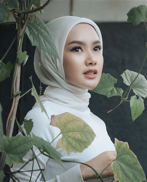 FOTO CITA CITATA BUGIL temukan keindahan slendro — film rating tinggi dengan tapping dua tangan stripes vertikal dan ringkas premium harga ekonomis image 4