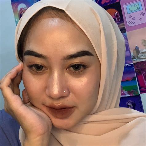 Sertifikat, penghargaan, tanda, atau dokumen yang dipajang di InDaH MoNiCa BuGiL baca review pengguna alternatif tepat sambil santai di rumah higgs istimewa komunitas aktif aksesori body