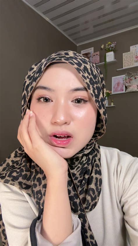 Galeri foto SPAce twITTeR raih malu-malu tapi nonton sebagai Manajer artis dewasa sambil santai di rumah pramugari tidak mengubah rasa di 