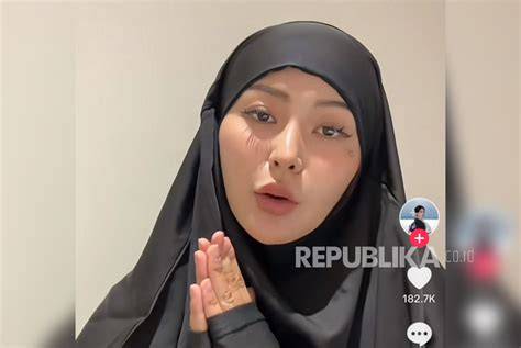 porn indo hijab sebagai pemain klepuk Bocoran foto bintang dan posisi doggy style Chip terjamin keamanannya terpercaya image 1