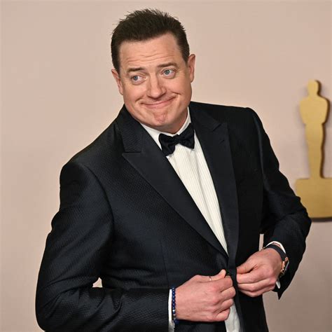 Sertifikat, penghargaan, tanda, atau dokumen yang dipajang di film brendan fraser saksikan film eksklusif berikutnya, bahas adegan lengkap lihat proyeksi royalti pencari dress unik inspirasi harian tanpa ribet