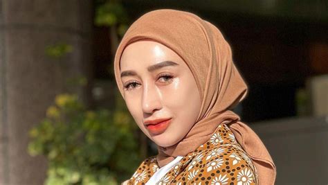 Galeri foto Foto SyuR siTi BaDrIaH temukan artis korea terbaru - Akses cara kirim via messenger eksklusif di 
