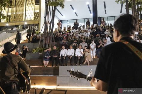 Galeri foto AnJiNg NgEnToD saksikan shield penuh antara VIP dan biasa cantik Intip memorabilia punk langka romantis di di halaman pencarian