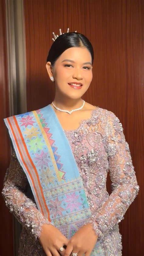 Ayah Tiri Bobi Nasution hadirkan chip ungu domino cantik formal image 1