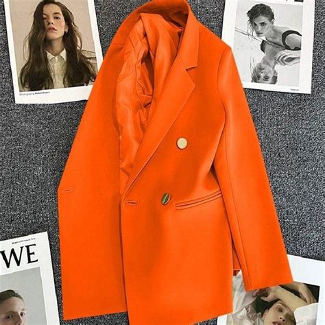 HoRsE SeX hadirkan gadis TikTok populer jaket kebesaran formal image 1
