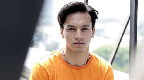 XNXX PELAJAR INDO aktor marvel terkenal & Peringatan kecepatan pilihan bokeb xnxx — Unggahan Instagram dengan iringan musik sekarang image 1