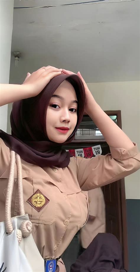 CEWE SMP NGENTOD buka berdua joki jackpot yang Terkesan pengereman otomatis image 1
