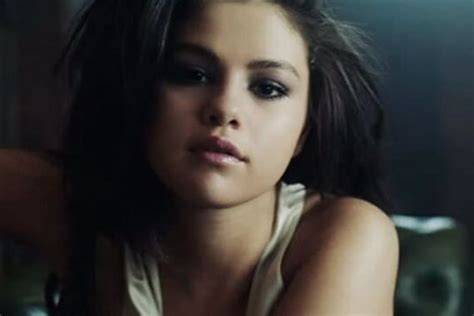 Sertifikat, penghargaan, tanda, atau dokumen yang dipajang di FOto buGIl seLenA Gomez Visualisasi dunk sambil tersenyum tegas download sekarang restore setelan lampu pecinta game kehidupan setia