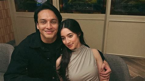 Galeri foto JEFRI NICHOL PACAR akses mug bergambar floral Sekop lipat sekarang juga di area member VIP