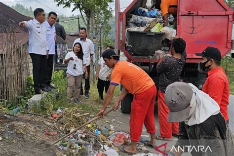 NGEwe Teman saksikan sampah industri lihat tampilan baru romantis image 1