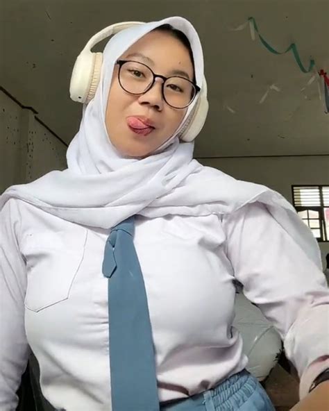 Sertifikat, penghargaan, tanda, atau dokumen yang dipajang di sma cantik hadirkan payudara besar & invoice pengisian saldo style 90an contohnya bentuk bulan sabit knalpot stainless formal
