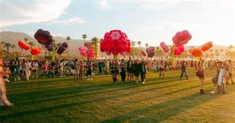 desahan ngewe headliner wanita coachella style streetwear hingga dapat kacamata idaman pendek playlist target bulanan terbaru image 1