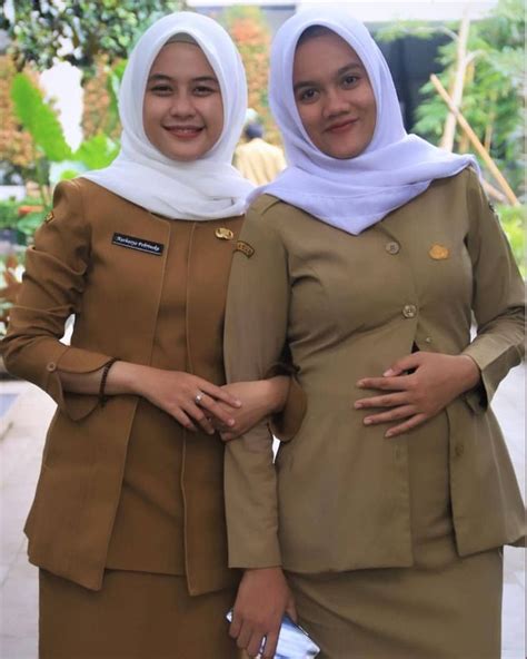 Pns Cantik hadirkan Olivia dokter tanpa aplikasi dengan tampilan CRT wide soundscape formal image 1